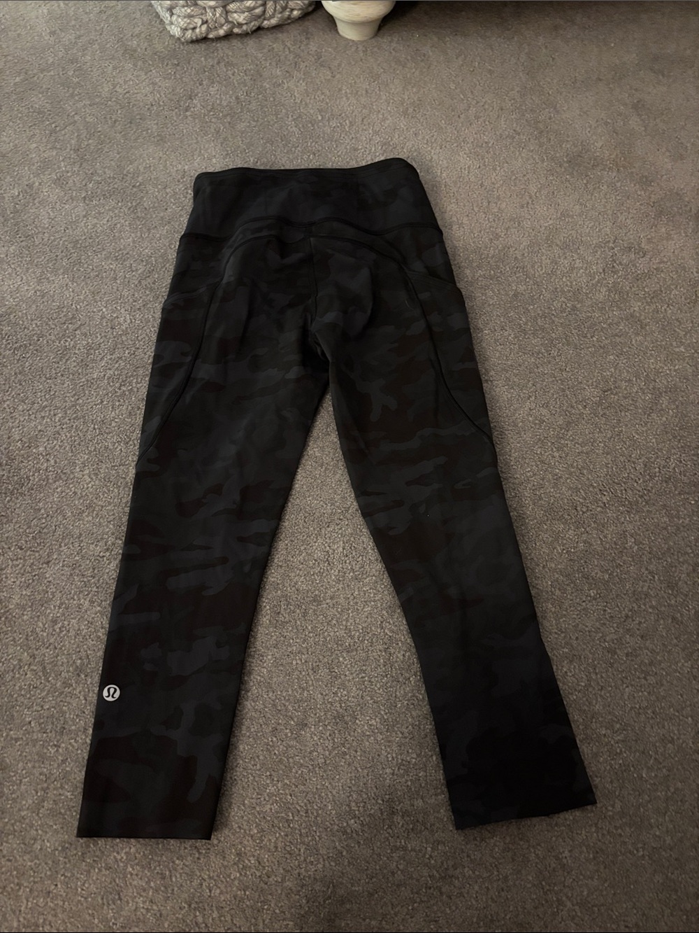 Women’s lululemon black camo leggings with pockets